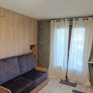 - Combloux